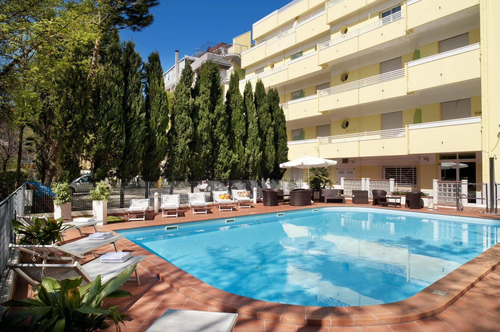 Astoria 4*